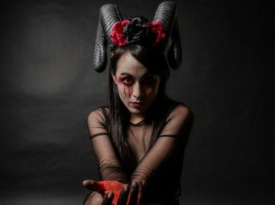 ミニスカ刑事は悪魔の娘 〜処女を奪われたデビルガール、絶望の凌●から完全覚醒して世界を救う〜